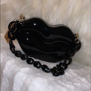 Chain Handle Lip Figure Frame Clutch /Cross Body